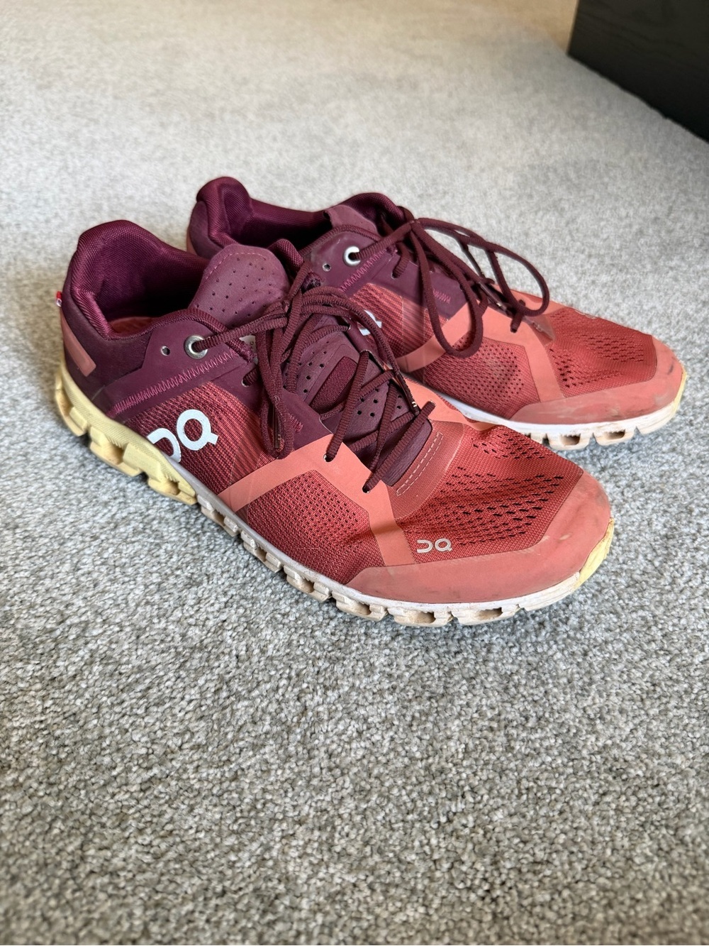 On Running Cloudflow Men’s Running Shoes Burgundy Red – Size 8.5